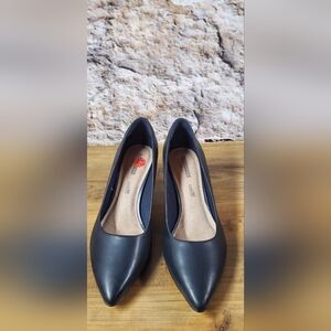 Collection by Clarks Dark Navy Blue Leather Kitten heels-Size 8.5 - Barely Worn
